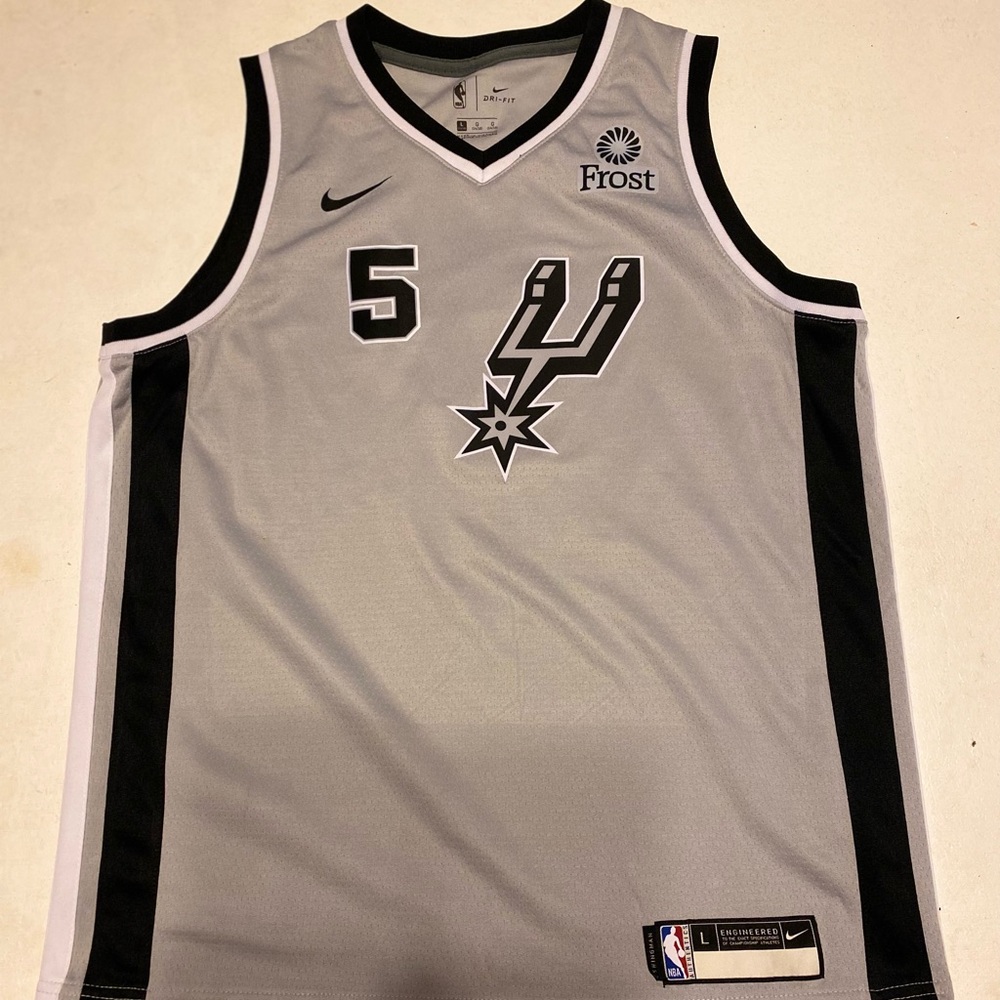 San Antonio Spurs Dejounte Murray Youth Size Large tags on brand new